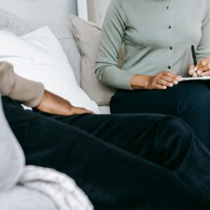 Rozmowa z pacjentem podczas pierwszej siesji psychodietetycznej online – sprawdź cennik dietetyka online i rozpocznij proces zmiany nawyków.